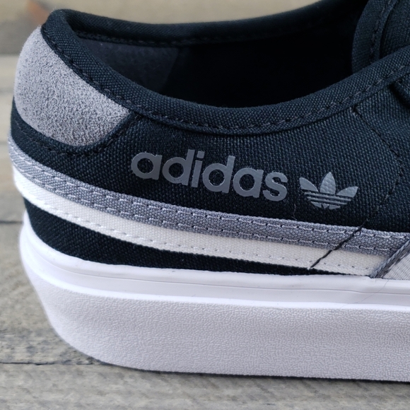 adidas Originals Delpala Casual/Skate Sneakers - Picture 8 of 8